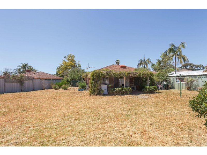 8 Clover Place, Bibra Lake WA 6163