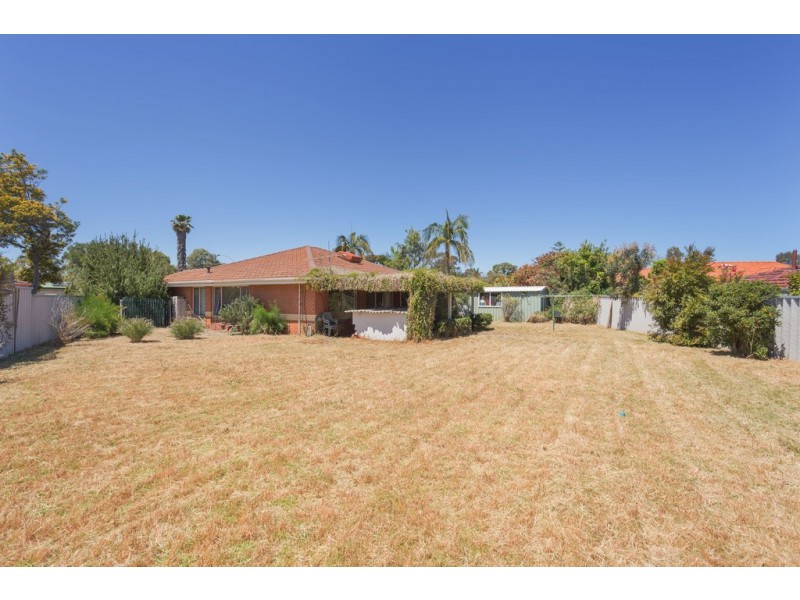 8 Clover Place, Bibra Lake WA 6163