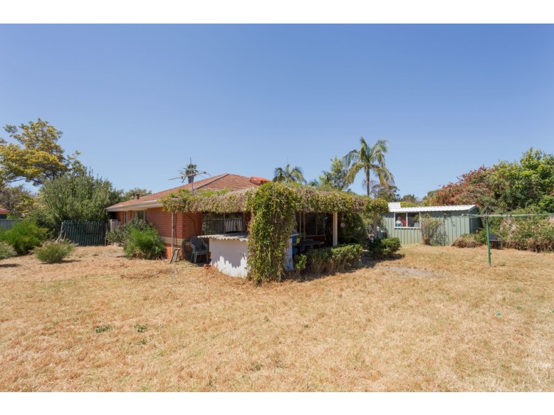 8 Clover Place, Bibra Lake WA 6163