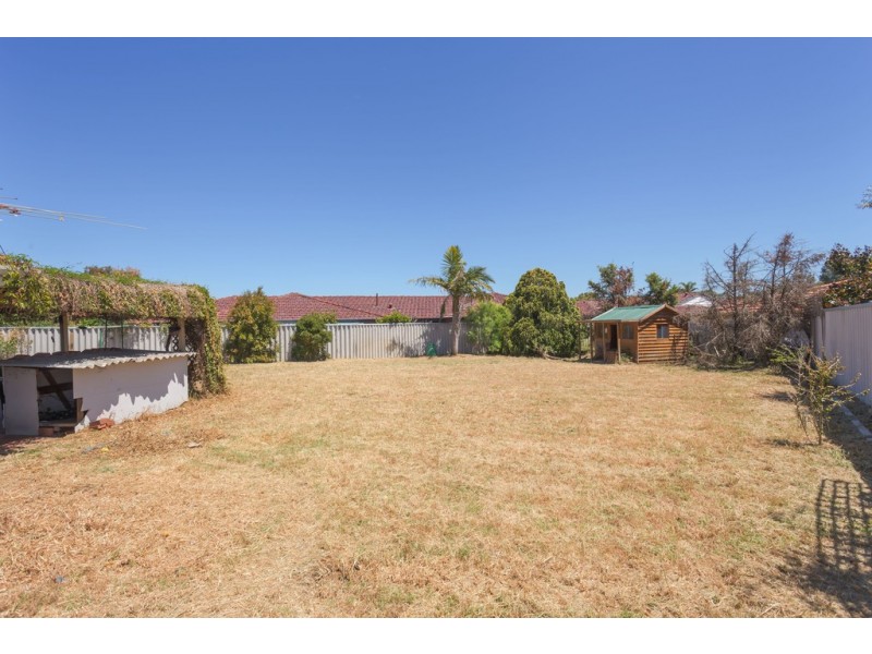 8 Clover Place, Bibra Lake WA 6163