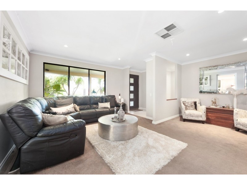 8 Chestnut Place, South Lake WA 6164