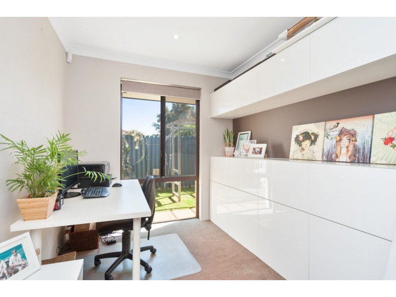 8 Chestnut Place, South Lake WA 6164