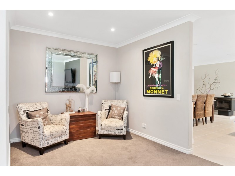 8 Chestnut Place, South Lake WA 6164