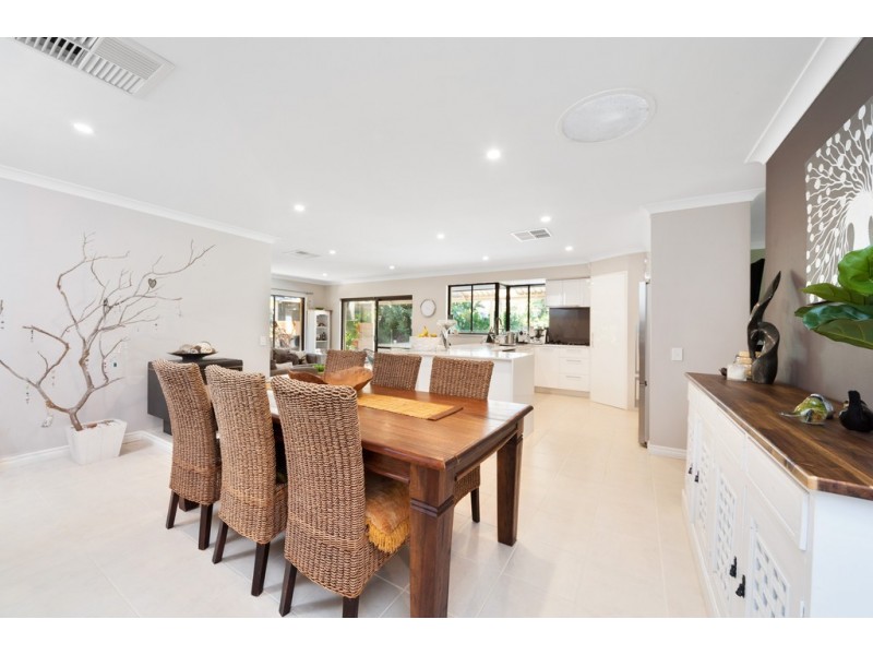 8 Chestnut Place, South Lake WA 6164