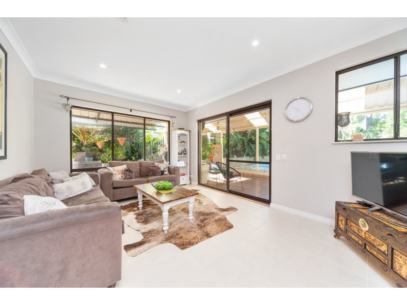 8 Chestnut Place, South Lake WA 6164