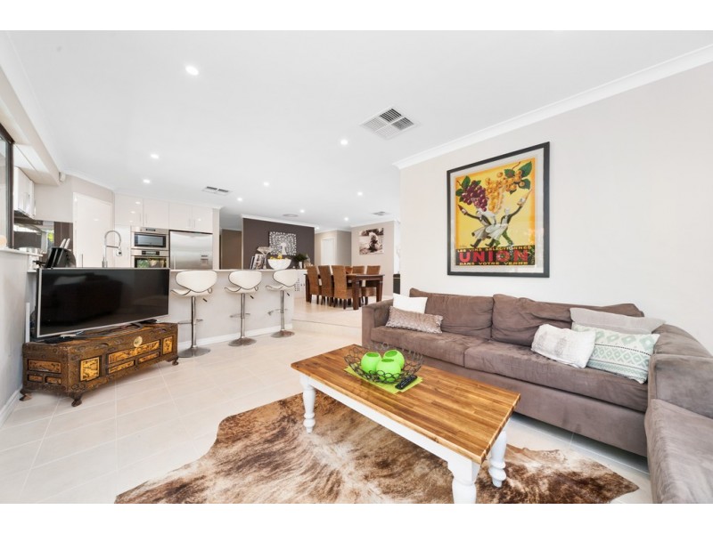 8 Chestnut Place, South Lake WA 6164