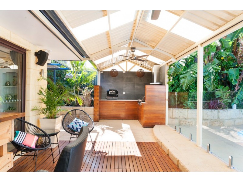 8 Chestnut Place, South Lake WA 6164