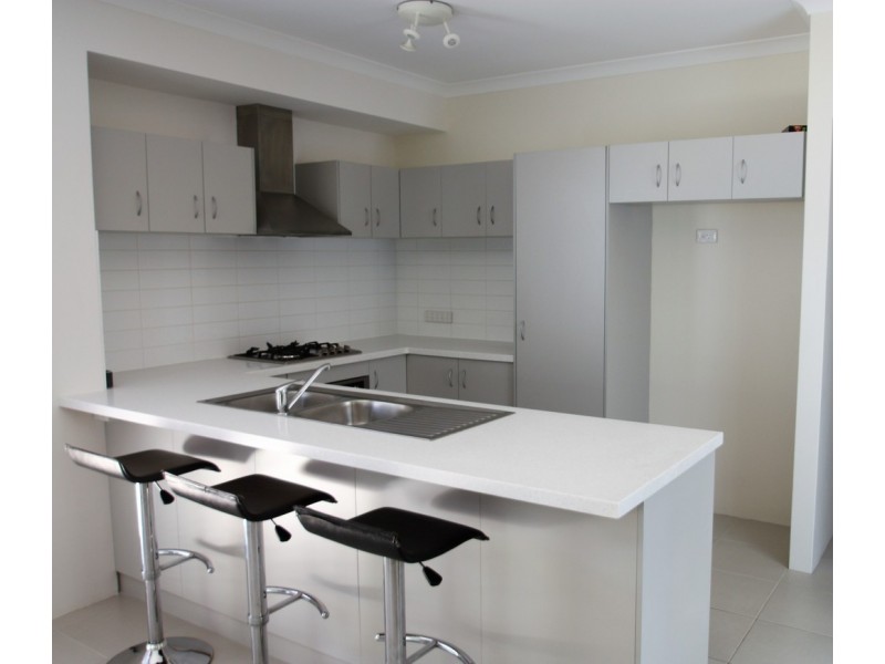 8 Apium Mews, Munster WA 6166
