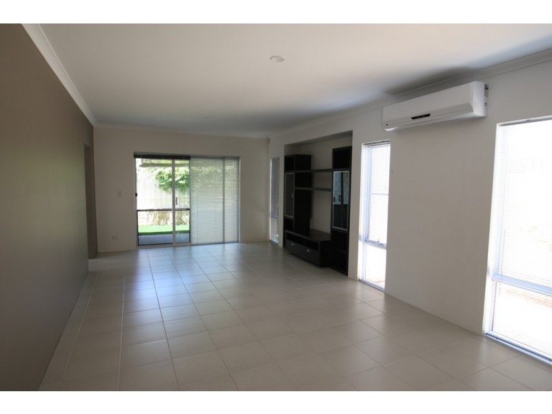8 Apium Mews, Munster WA 6166