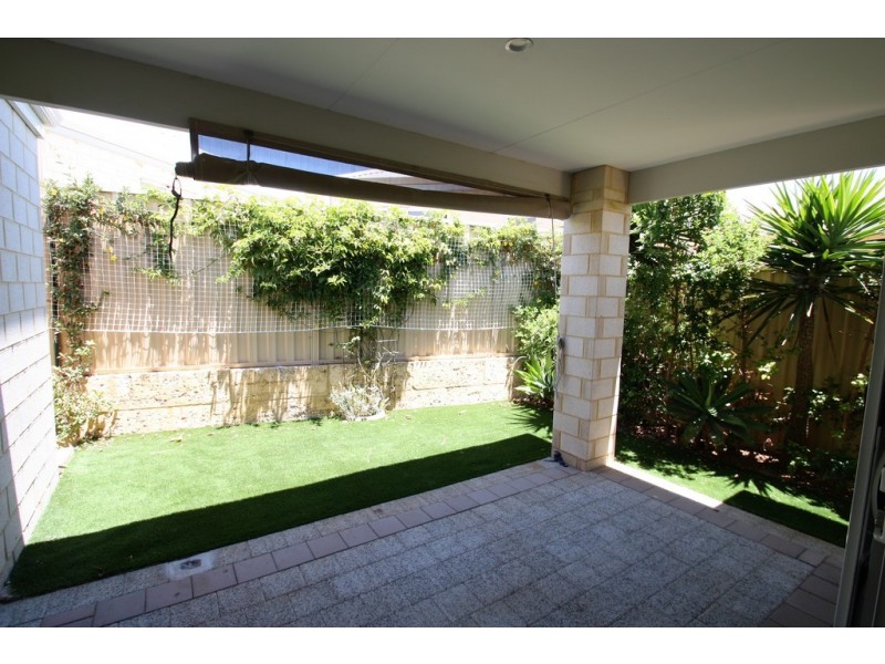 8 Apium Mews, Munster WA 6166