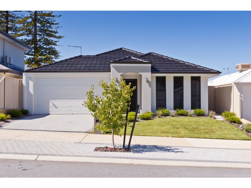 99 Entrance Road, Spearwood WA 6163