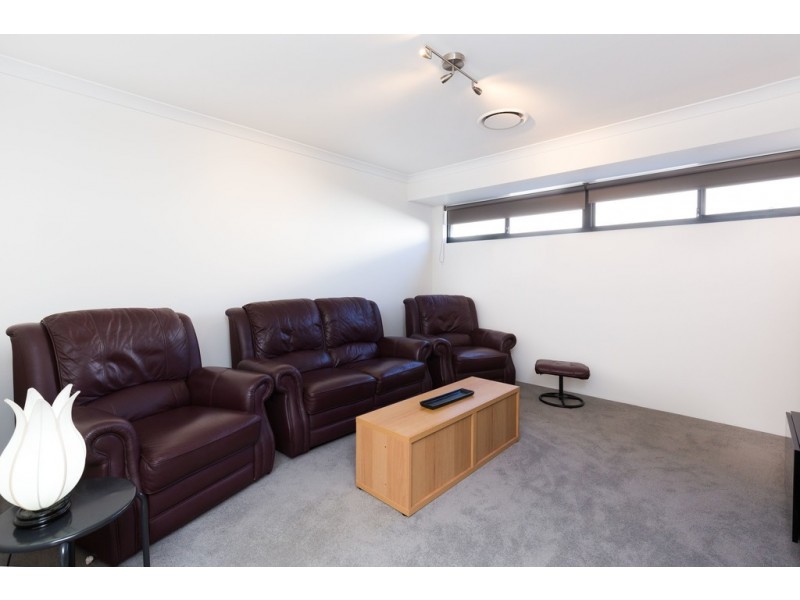 99 Entrance Road, Spearwood WA 6163