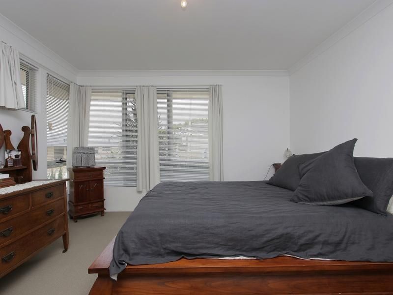 93 Entrance Road, Spearwood WA 6163