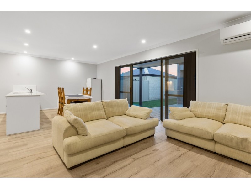86 Entrance Road, Spearwood WA 6163