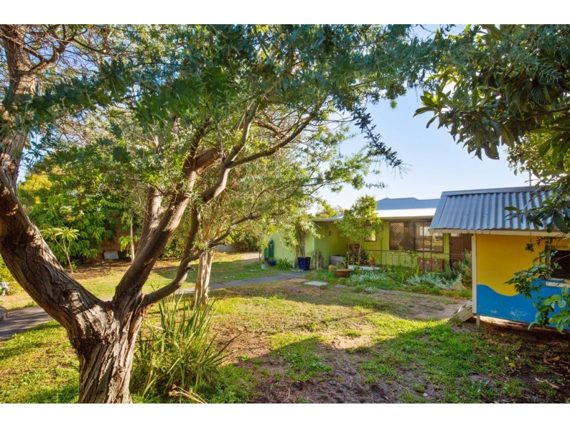 19 Lorraine Place, Hamilton Hill WA 6163