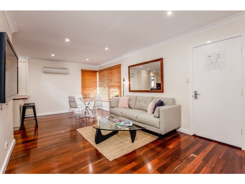 9 Canham Way, Orelia WA 6167