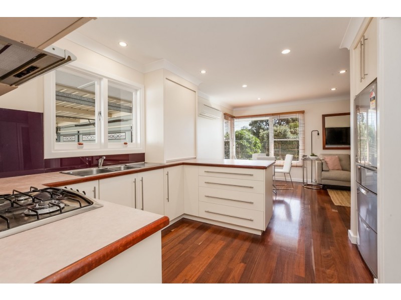 9 Canham Way, Orelia WA 6167