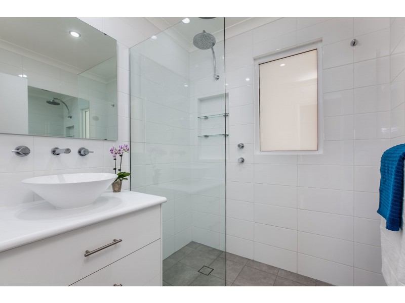 9 Canham Way, Orelia WA 6167