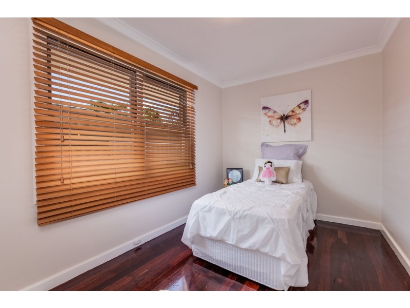 9 Canham Way, Orelia WA 6167