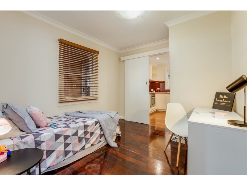 9 Canham Way, Orelia WA 6167