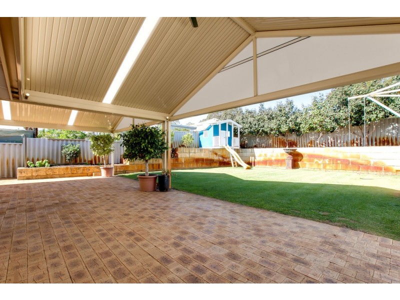 9 Canham Way, Orelia WA 6167