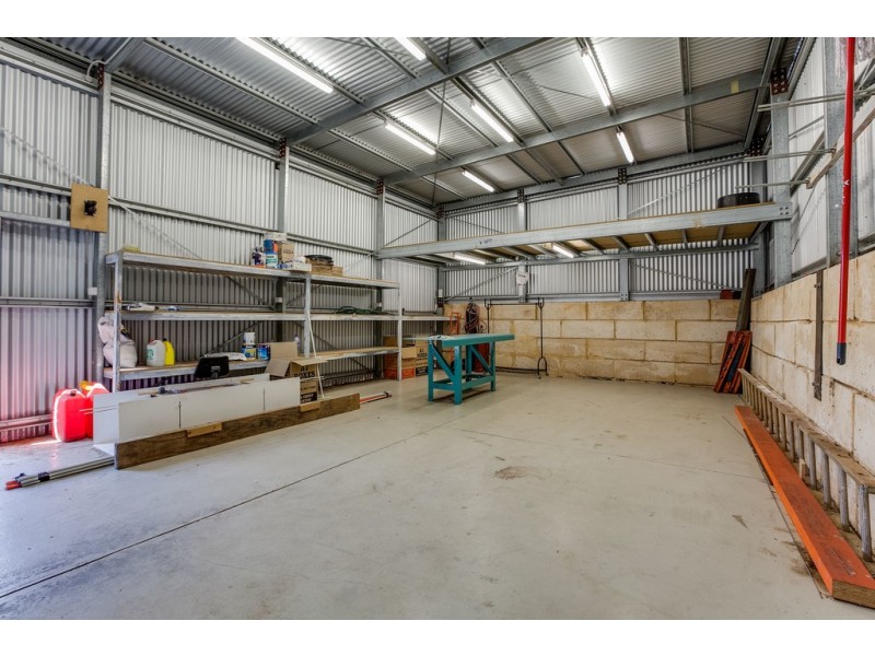 9 Canham Way, Orelia WA 6167