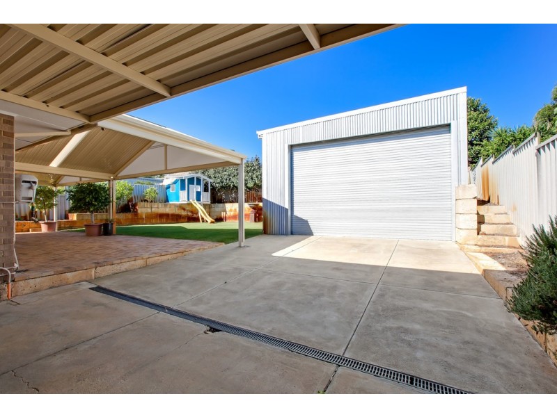 9 Canham Way, Orelia WA 6167