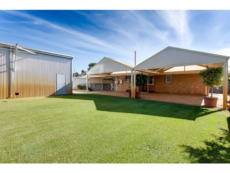 9 Canham Way, Orelia WA 6167