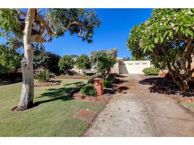 9 Canham Way, Orelia WA 6167