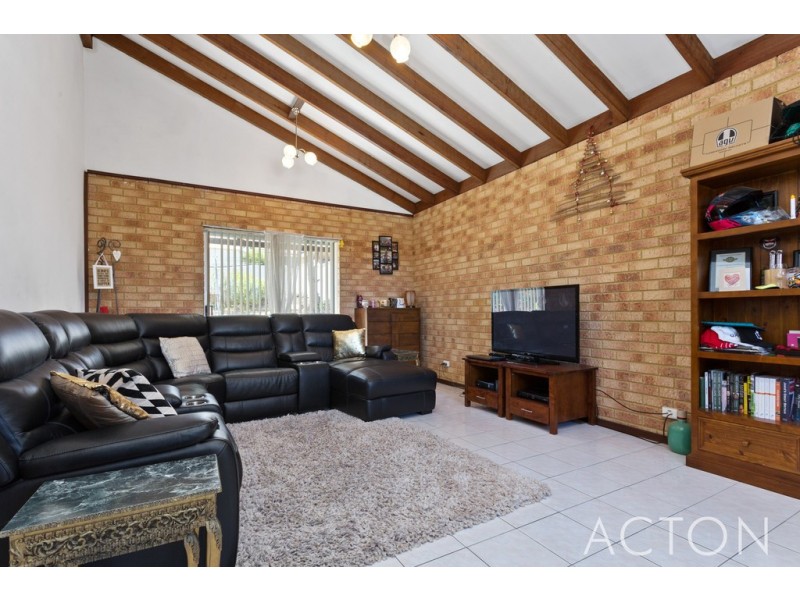 35 Fairbairn Road, Coogee WA 6166