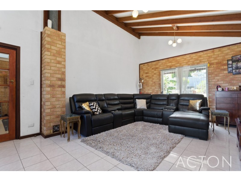 35 Fairbairn Road, Coogee WA 6166