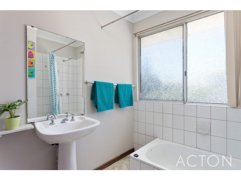 35 Fairbairn Road, Coogee WA 6166