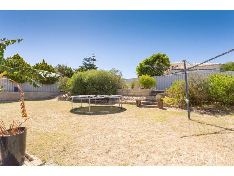 35 Fairbairn Road, Coogee WA 6166