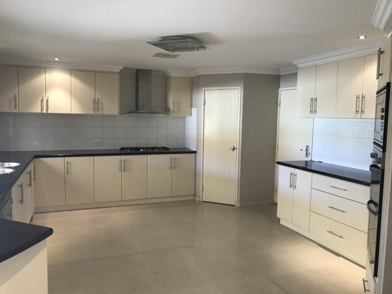 20 Riverina Parade, Munster WA 6166