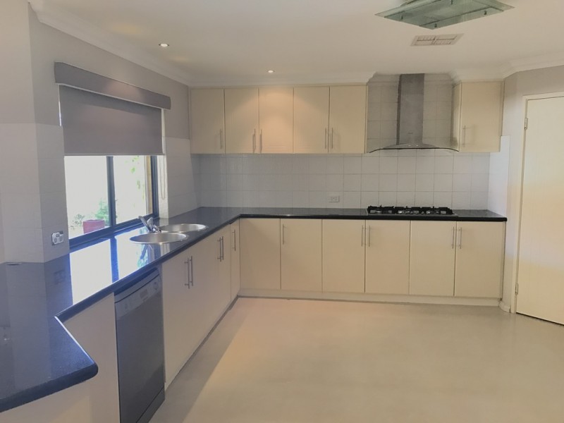 20 Riverina Parade, Munster WA 6166