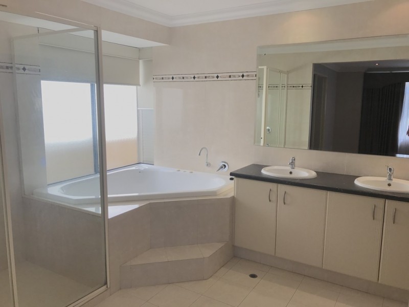 20 Riverina Parade, Munster WA 6166