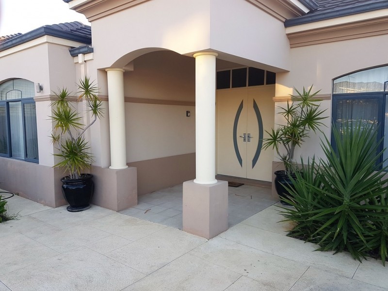 20 Riverina Parade, Munster WA 6166