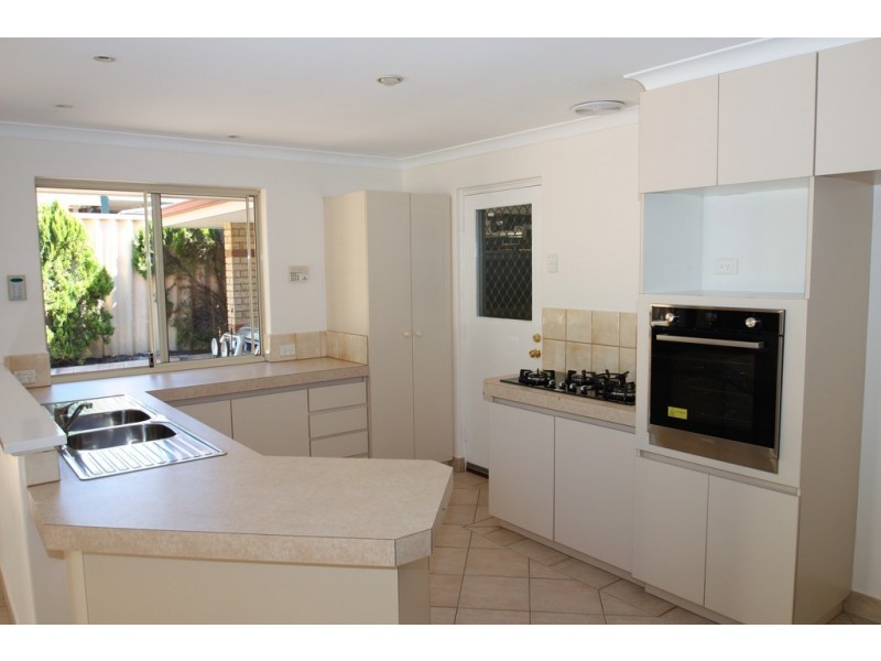 2 Derwent Crescent, Success WA 6164