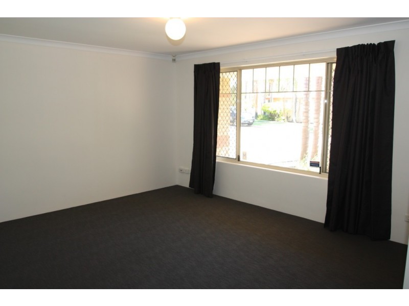 2 Derwent Crescent, Success WA 6164