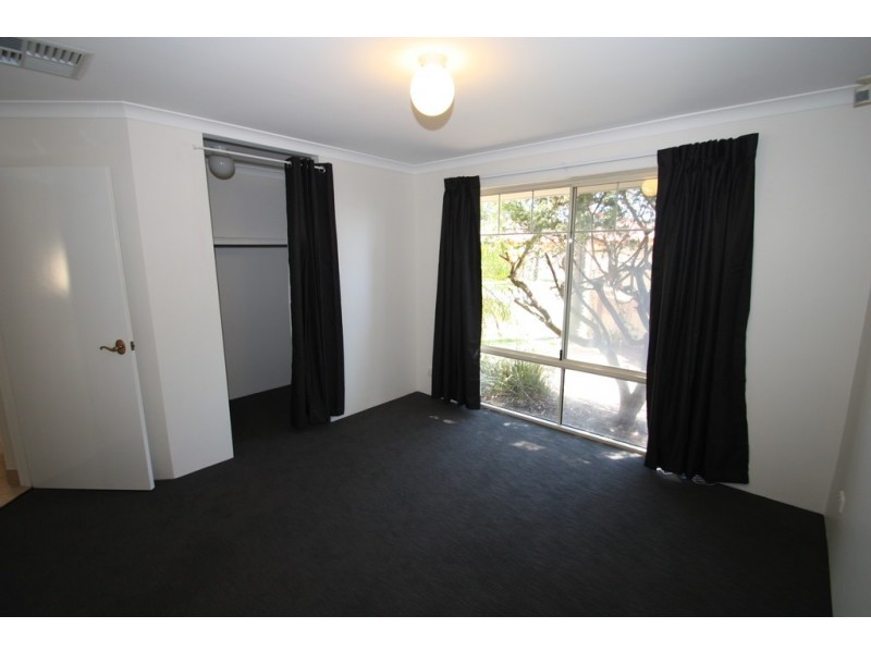 2 Derwent Crescent, Success WA 6164