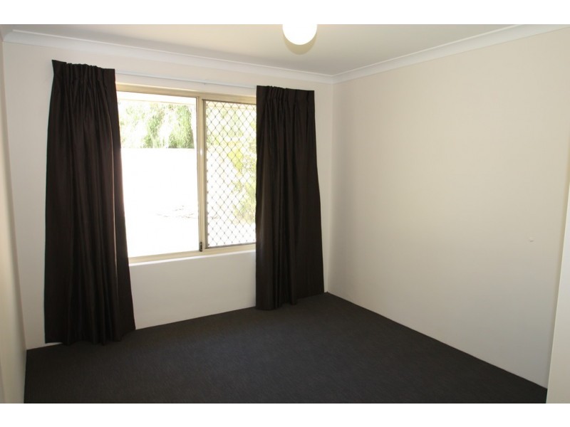 2 Derwent Crescent, Success WA 6164