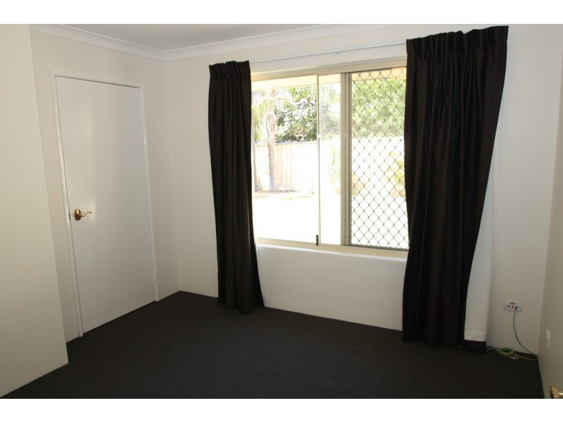 2 Derwent Crescent, Success WA 6164