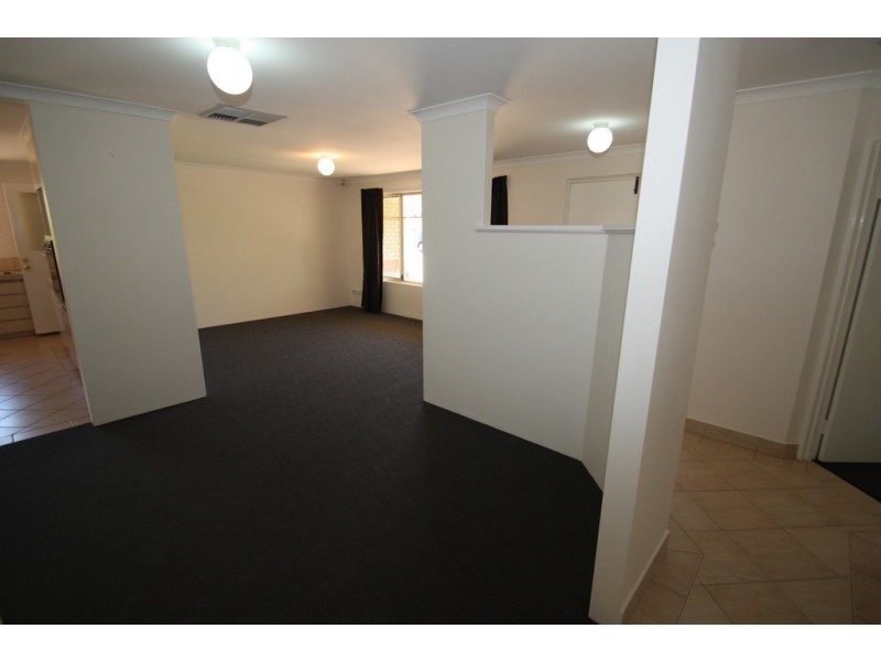 2 Derwent Crescent, Success WA 6164