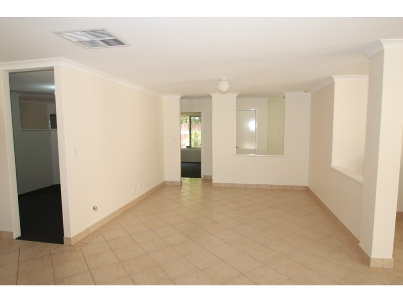 2 Derwent Crescent, Success WA 6164