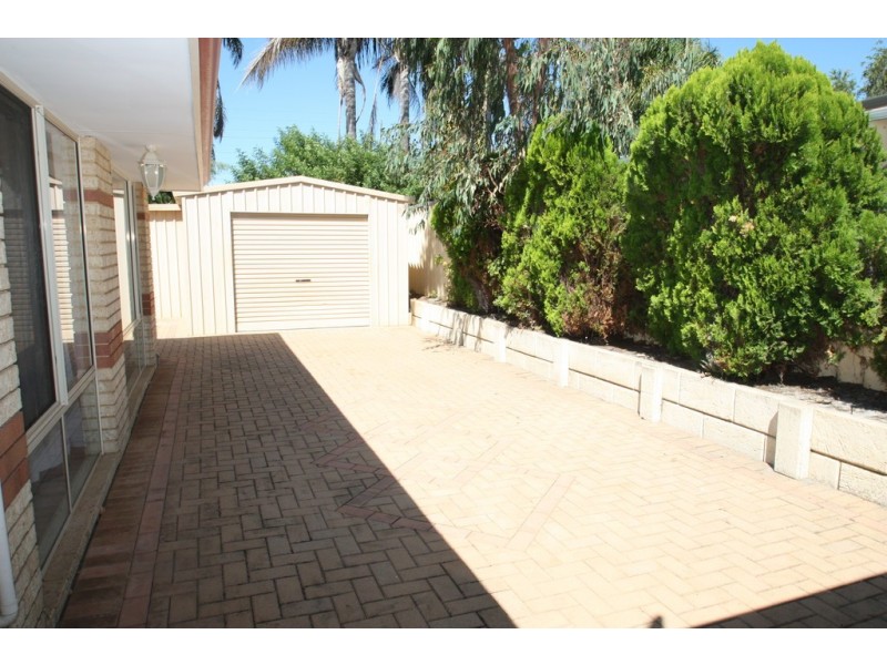 2 Derwent Crescent, Success WA 6164