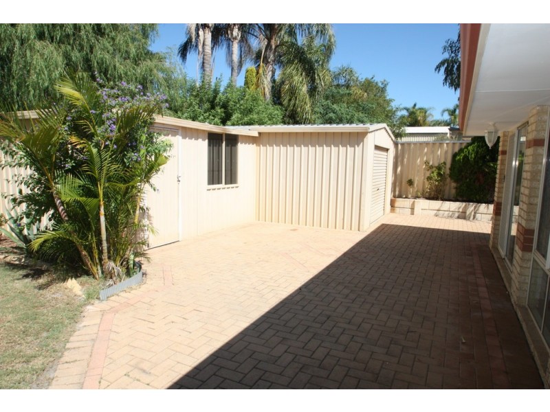 2 Derwent Crescent, Success WA 6164