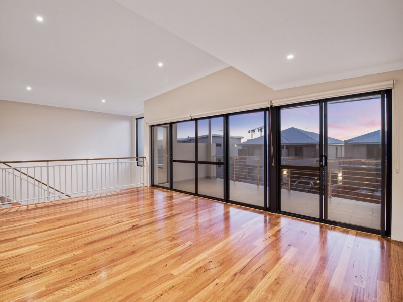 44 Lullworth Terrace, North Coogee WA 6163