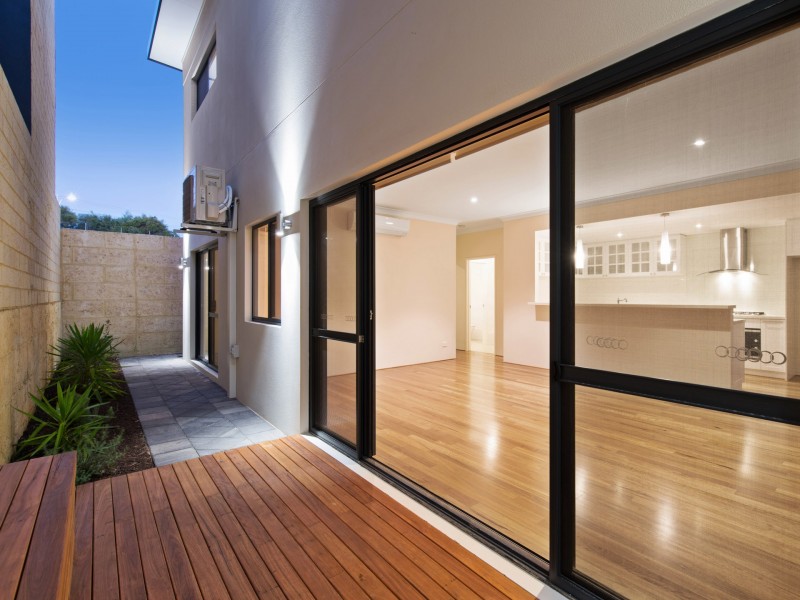 44 Lullworth Terrace, North Coogee WA 6163