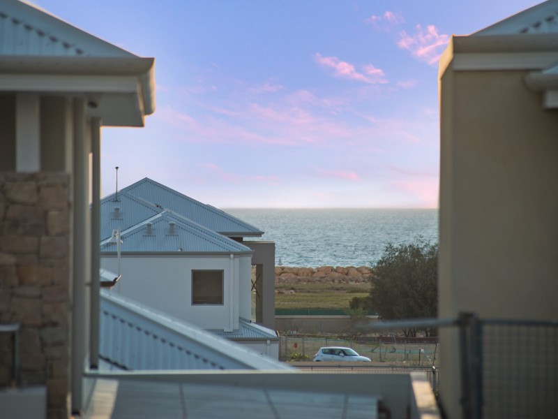 44 Lullworth Terrace, North Coogee WA 6163