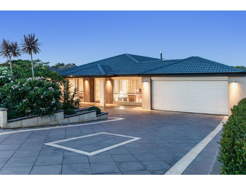 8 Rhodes Rise, Coogee WA 6166